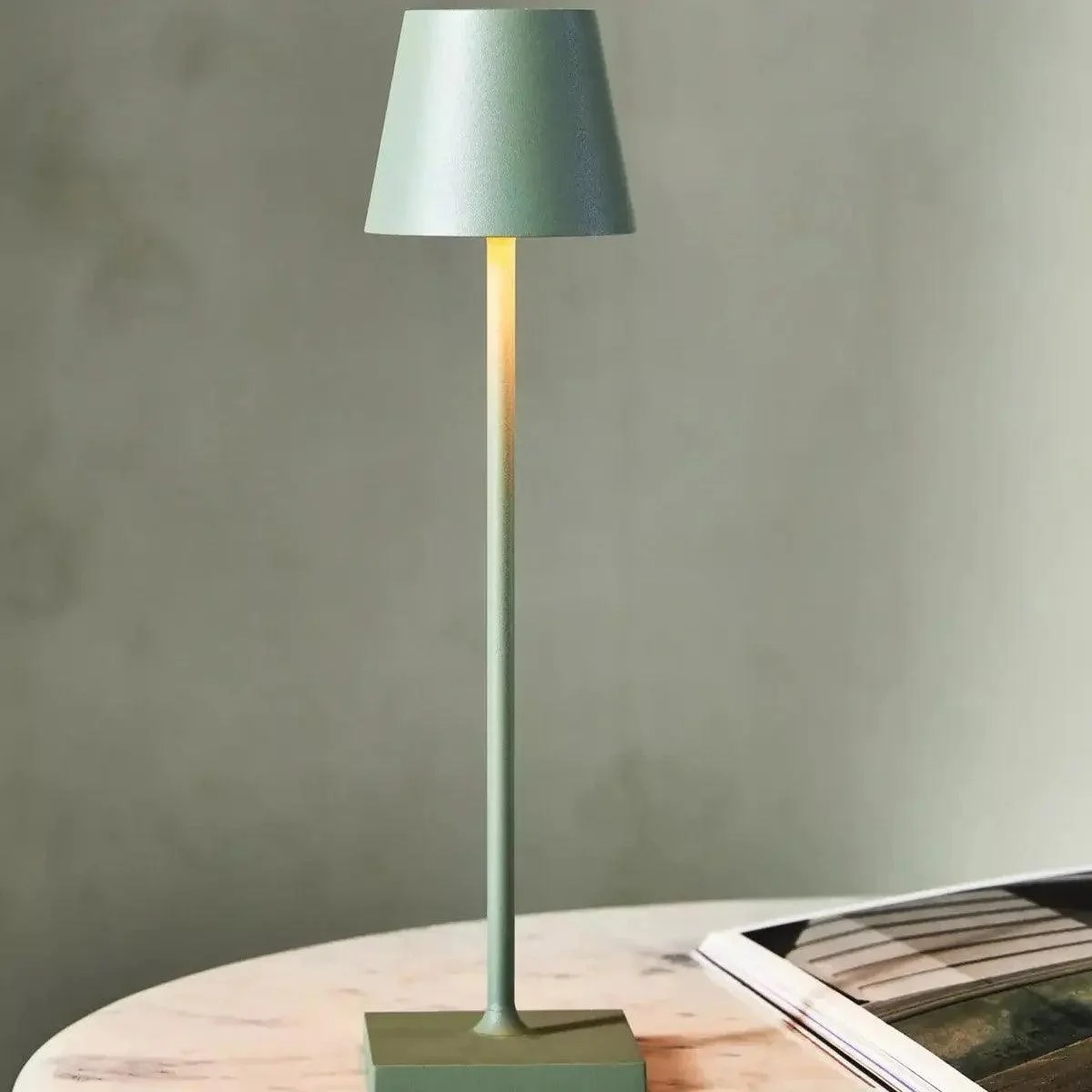 Dimmabletalltablelamp Mattegreen