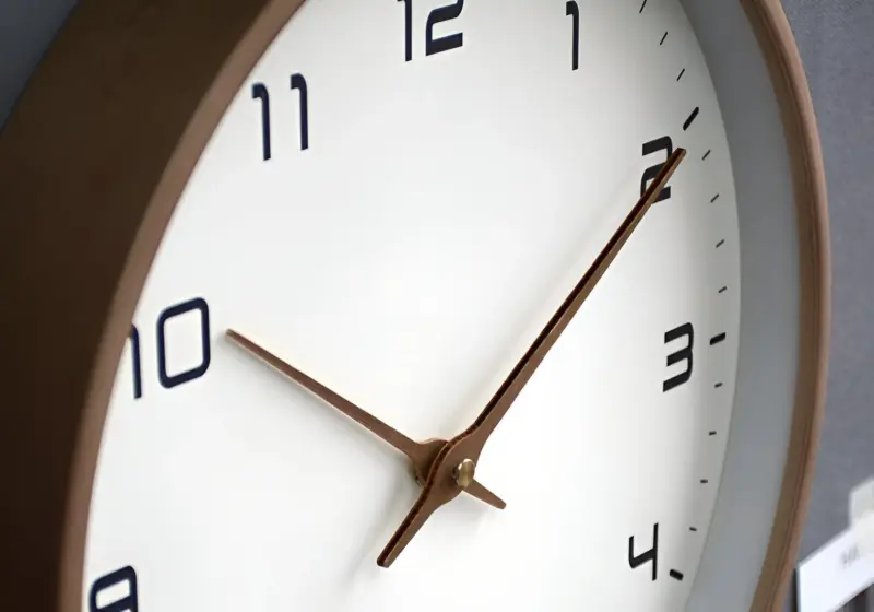 EleQuartz Clock Round Wall Clock Nordic Wood Wall Clock tag1