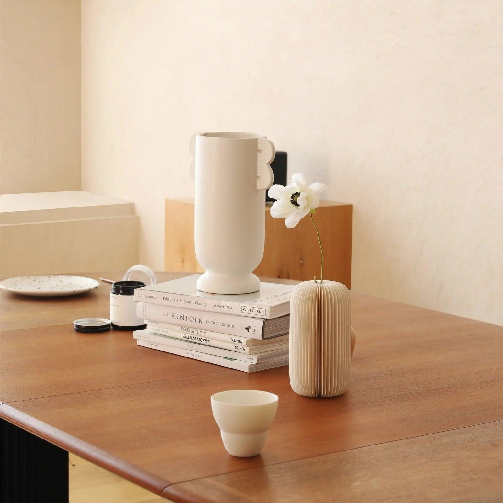 Elevate Your Floral Arrangements with Accordion Honeycomb Vase - Foldable Kraft Paper -