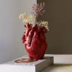 Eric heart vase in different colors tag1