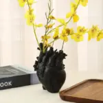 Eric heart vase in different colors tag1