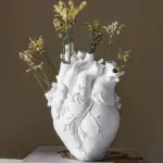 Eric heart vase in different colors tag1