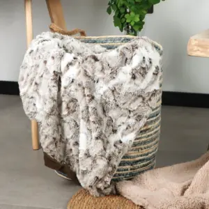 FabianLuxe – Soft Faux-Fur Blanket