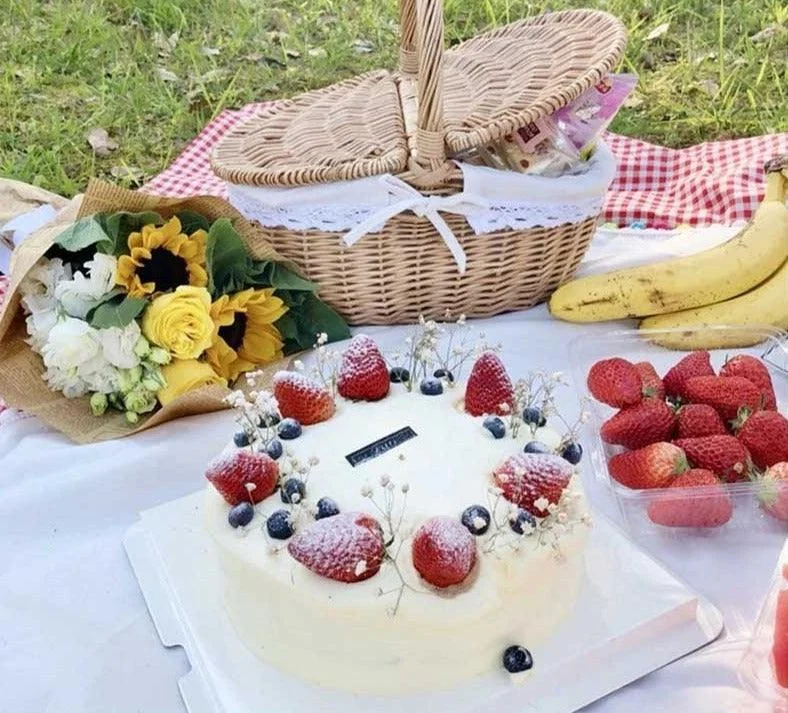 Farmhouse Vintage Wicker Picnic Basket With Lid - 
