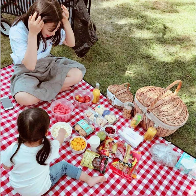 Farmhouse Vintage Wicker Picnic Basket With Lid -