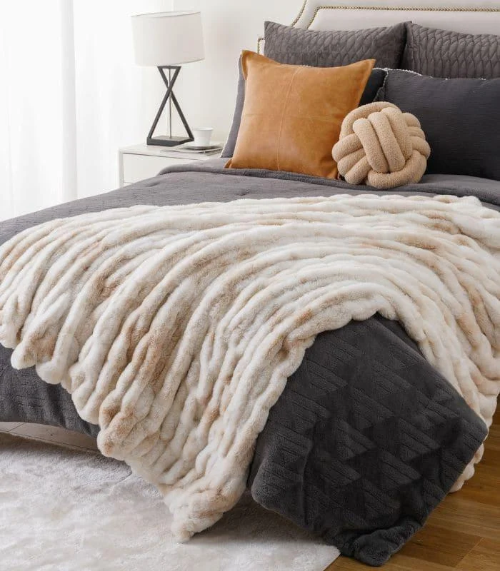 Faux Fur Throw Blanket Luxe Beige Plush and Thick (2 kg) -  - #tag1#