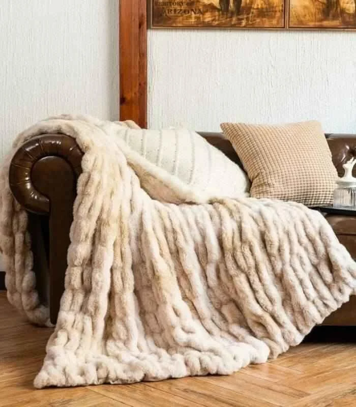 Faux Fur Throw Blanket Luxe Beige Plush and Thick (2 kg) -  - #tag1#