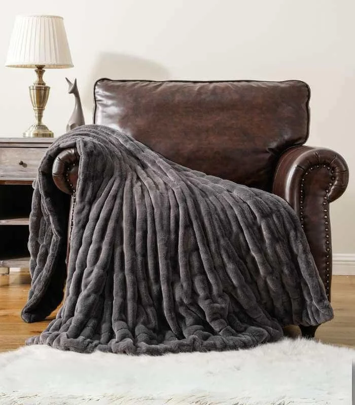 Faux Fur Throw Blanket Luxe Grey Plush and Thick (2 kg) -  - #tag1#