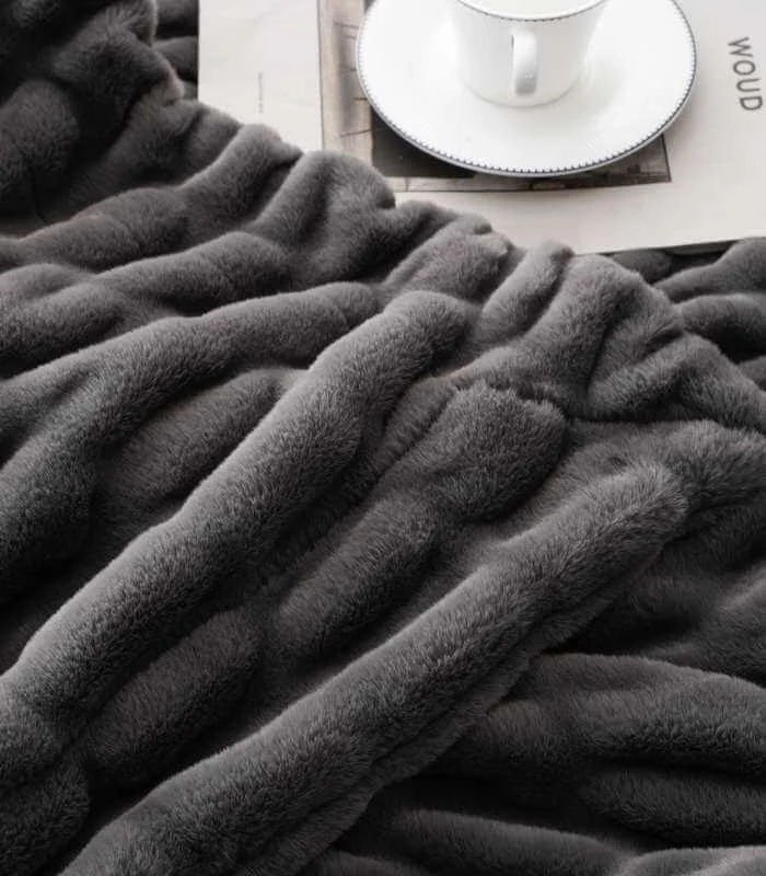 Faux Fur Throw Blanket Luxe Grey Plush and Thick (2 kg) -  - #tag1#