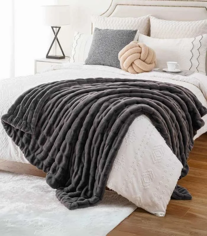 Faux Fur Throw Blanket Luxe Grey Plush and Thick (2 kg) -  - #tag1#