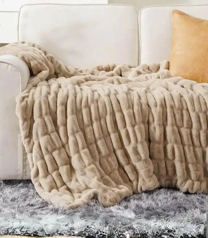 Faux Fur Throw Blanket Luxe Tan Plush and Thick (2 kg) -  - #tag1#