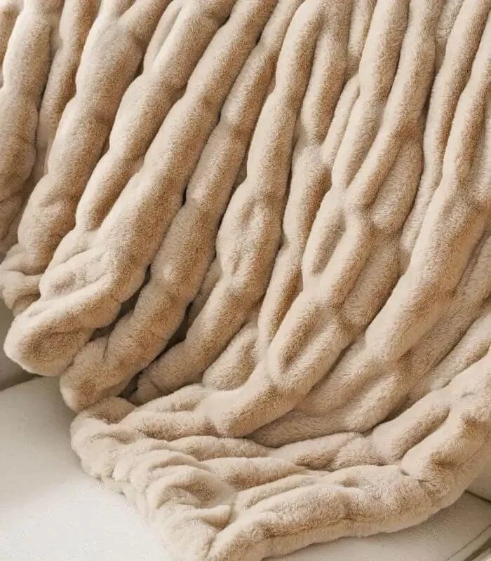 Faux Fur Throw Blanket Luxe Tan Plush and Thick (2 kg) -  - #tag1#