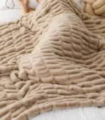 Faux Fur Throw Blanket Luxe Tan Plush and Thick 2 kg tag1