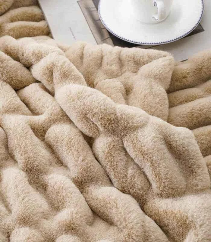Faux Fur Throw Blanket Luxe Tan Plush and Thick (2 kg) -  - #tag1#