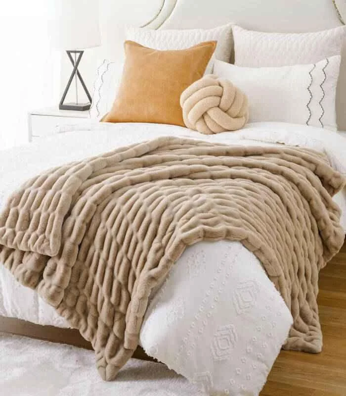 Faux Fur Throw Blanket Luxe Tan Plush and Thick (2 kg) -  - #tag1#