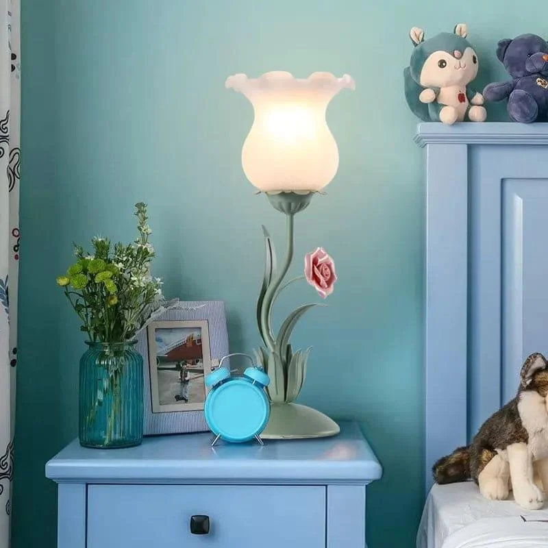 FloraLight - Illuminate your bedside table with the FloraLight Table Lamp -  - #tag1#