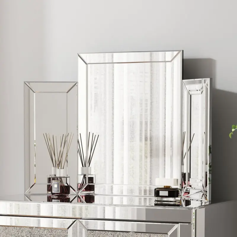 Genoveva Mirror