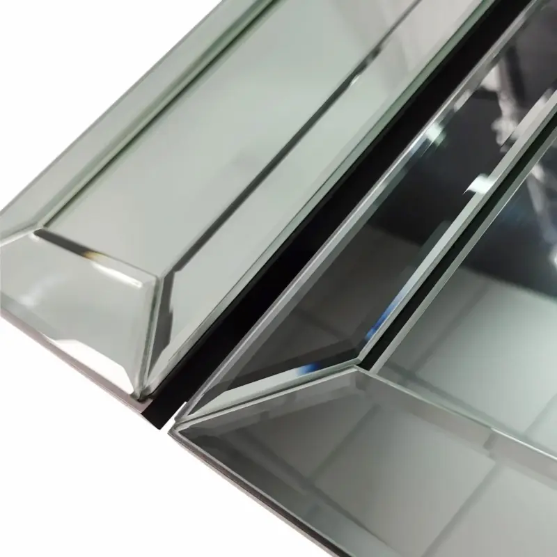 Genoveva Mirror