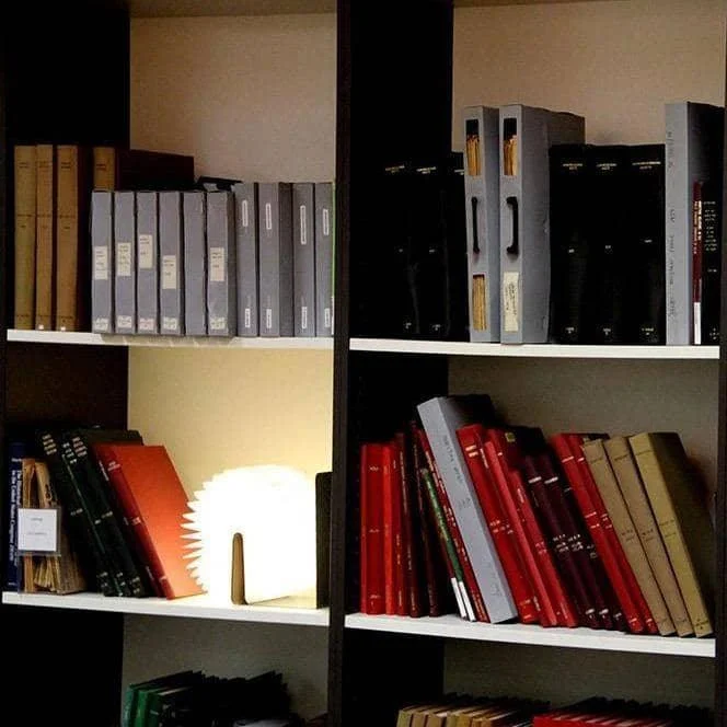 Get Lost in Your Book - 360 Degree LED Book Decor Lamp -