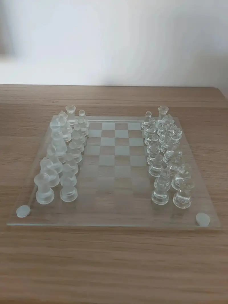 Glass Chess Set Decorfaure