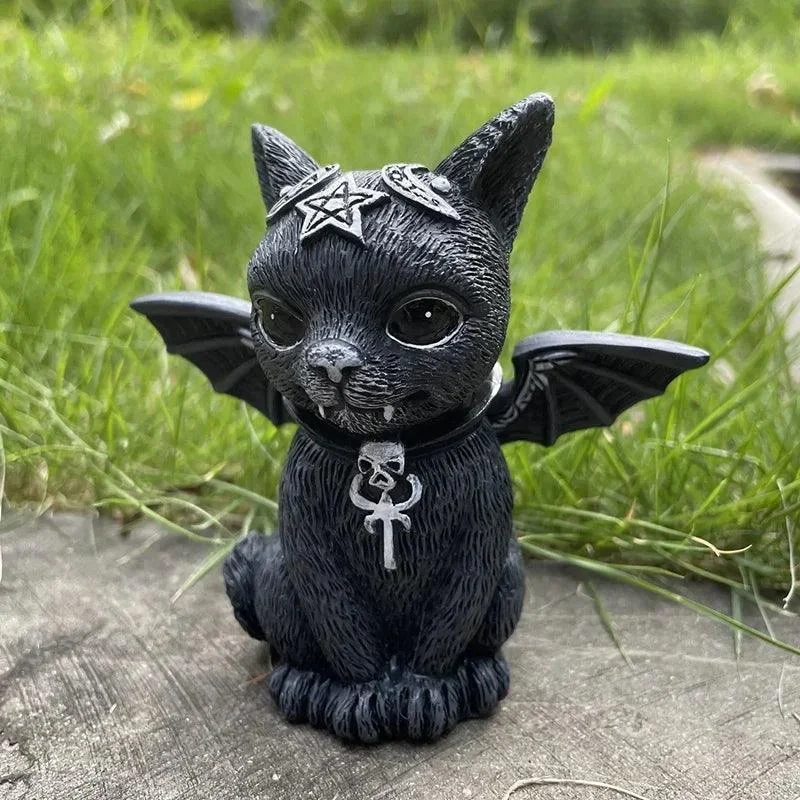 Gothic Cat Statue: Halloween Magic Decor Craft -