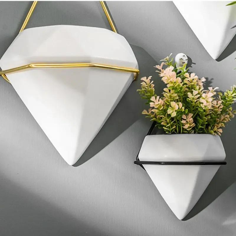 Hanging Triangle Pot tag1