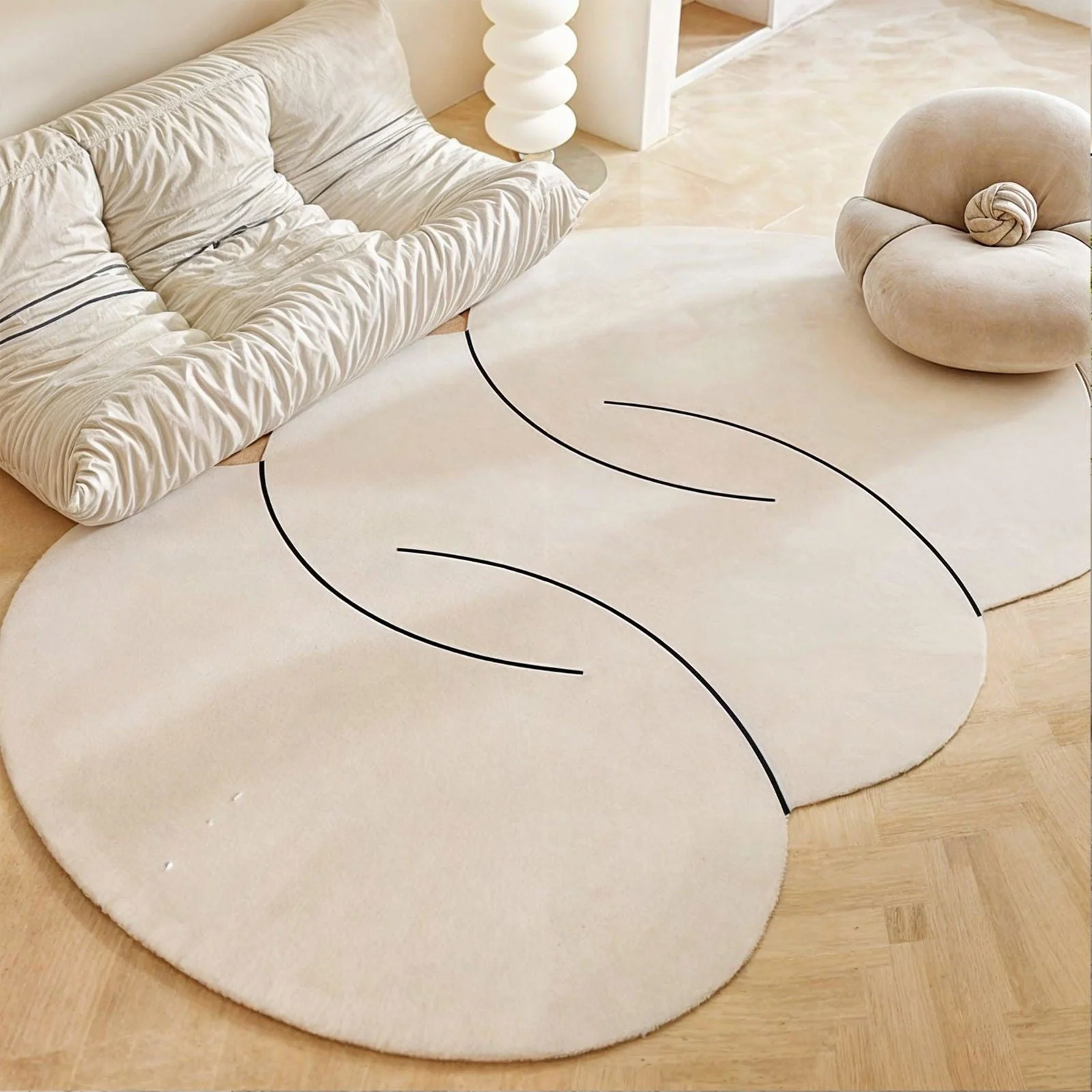 Hayle Rug: Round wool rug with irregular shape and minimalist style -  - #tag1#