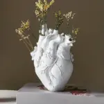 Heart-shaped_Vase_Nice_vase_for_flowers_and_plumes_-_-_tag1_-4271085 Heart shaped Vase Nice vase for flowers and plumes tag1