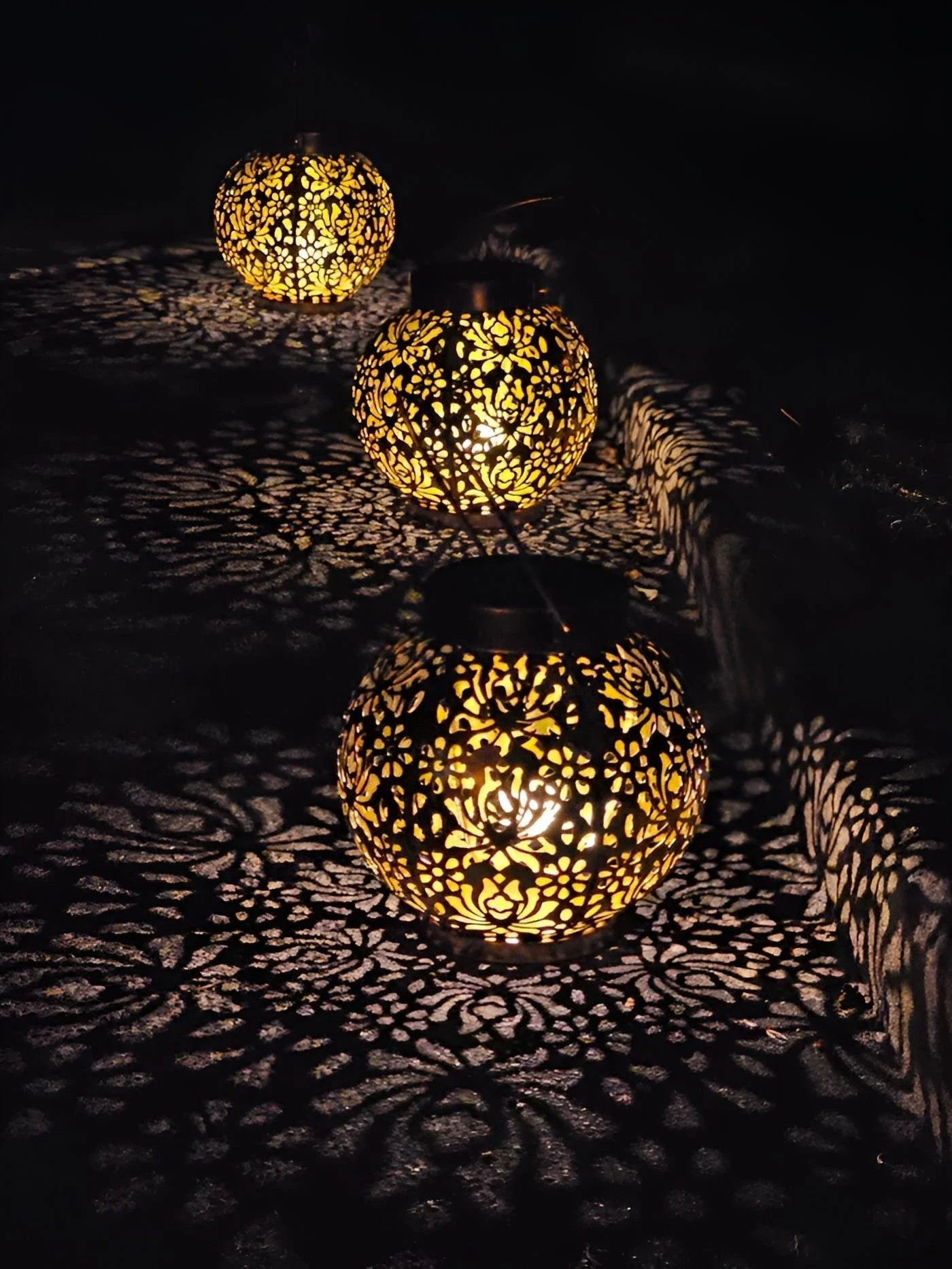 Hollow elegance - Waterproof LED solar garden pendant lamp -  - #tag1#