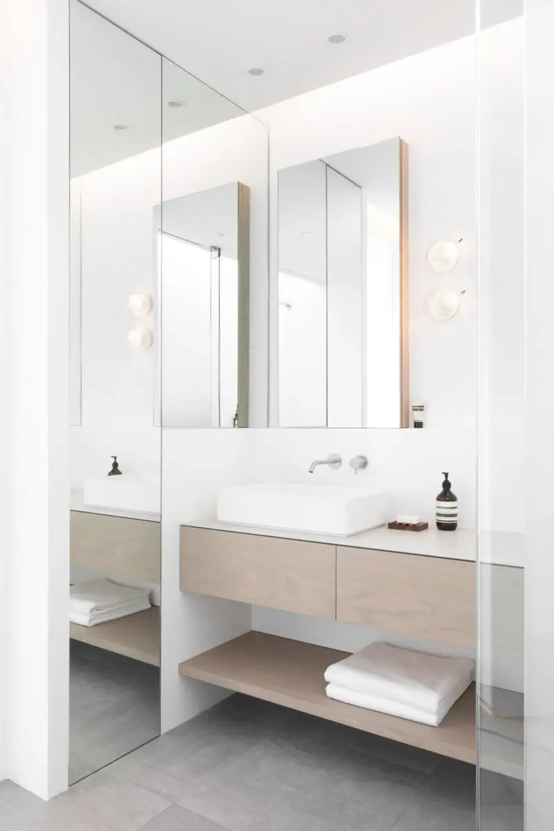 Homeko Clear Glass Wall Lamp