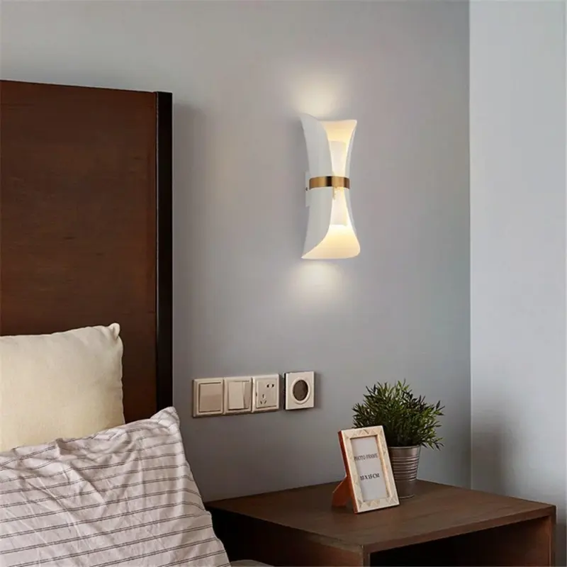 Homeko European Ribbon Wall Sconce