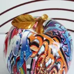 Homeko Graffiti Apple Statue