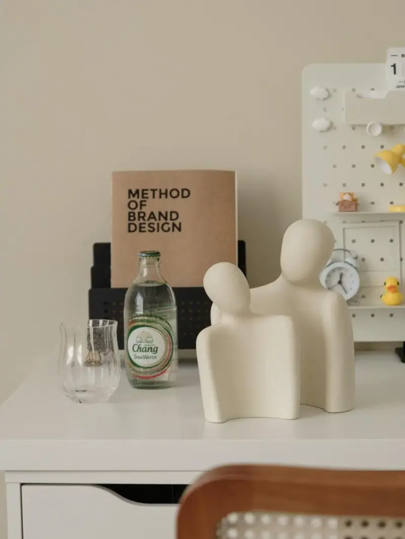 Homeko Modern Couple Statue Table Decor