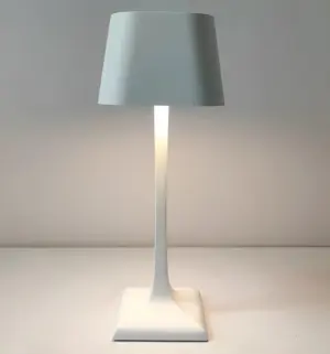 QuadMini Table Lamp - LED light in square shape made of aluminum