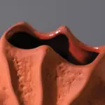 HomoraRustikaleRoteGefalteteKeramikvase3