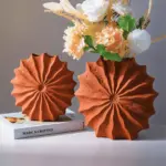 HomoraRustikaleRoteGefalteteKeramikvase4