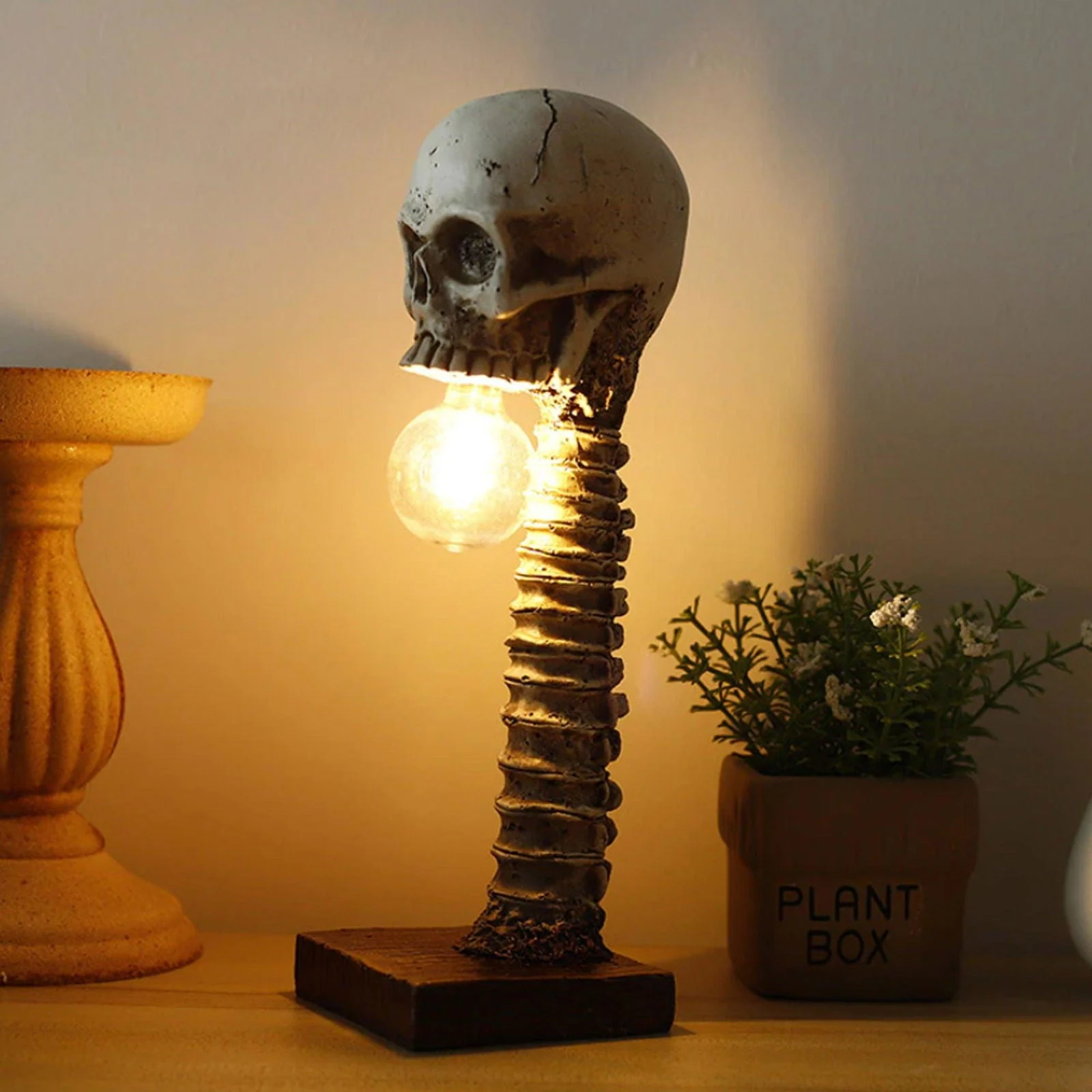 Horror Skull with Spine Lamp -