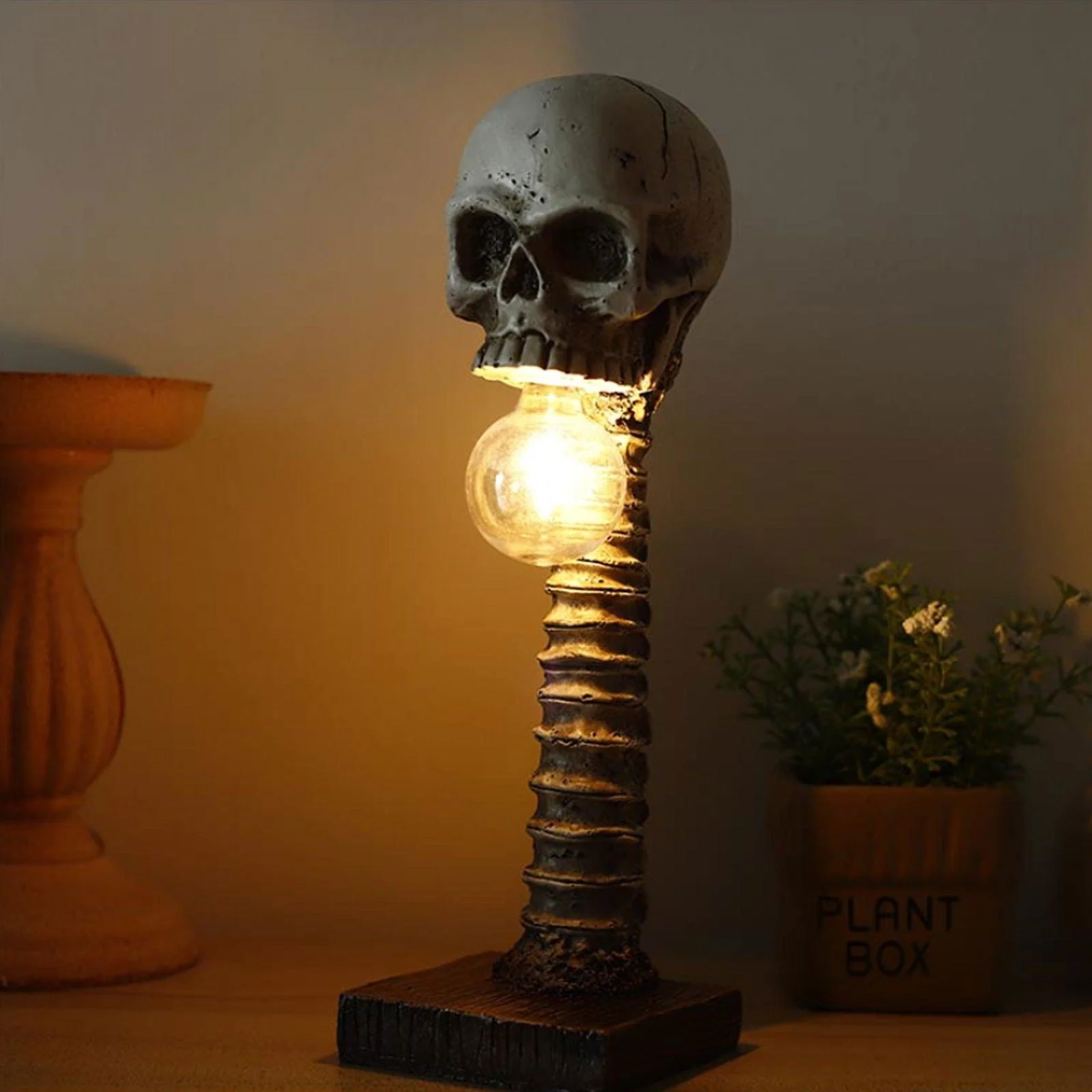 Horror Skull with Spine Lamp -