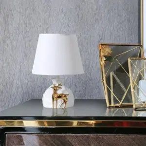 IrisGlow - Elegant Table Lamp with Deer Vase Base