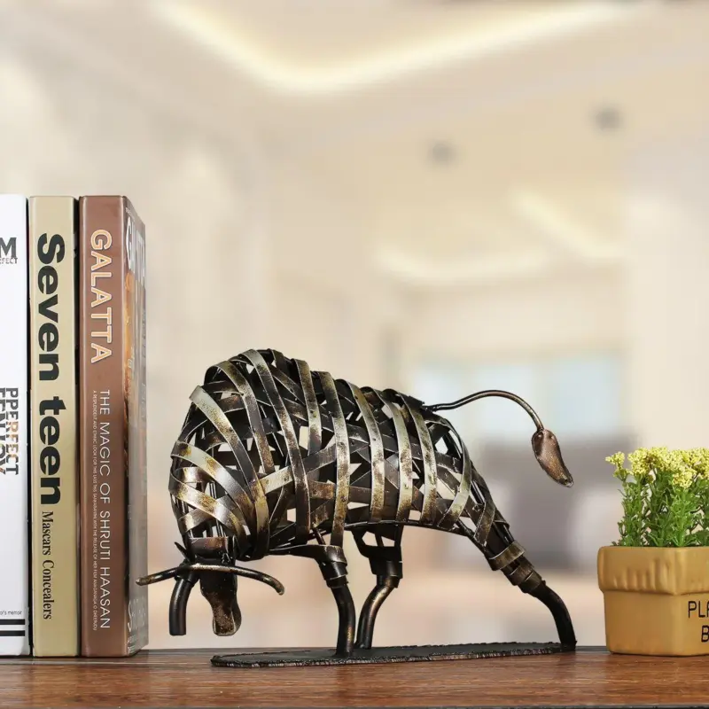 Iron made Braided Cattle Metal Home Decor Sculpture