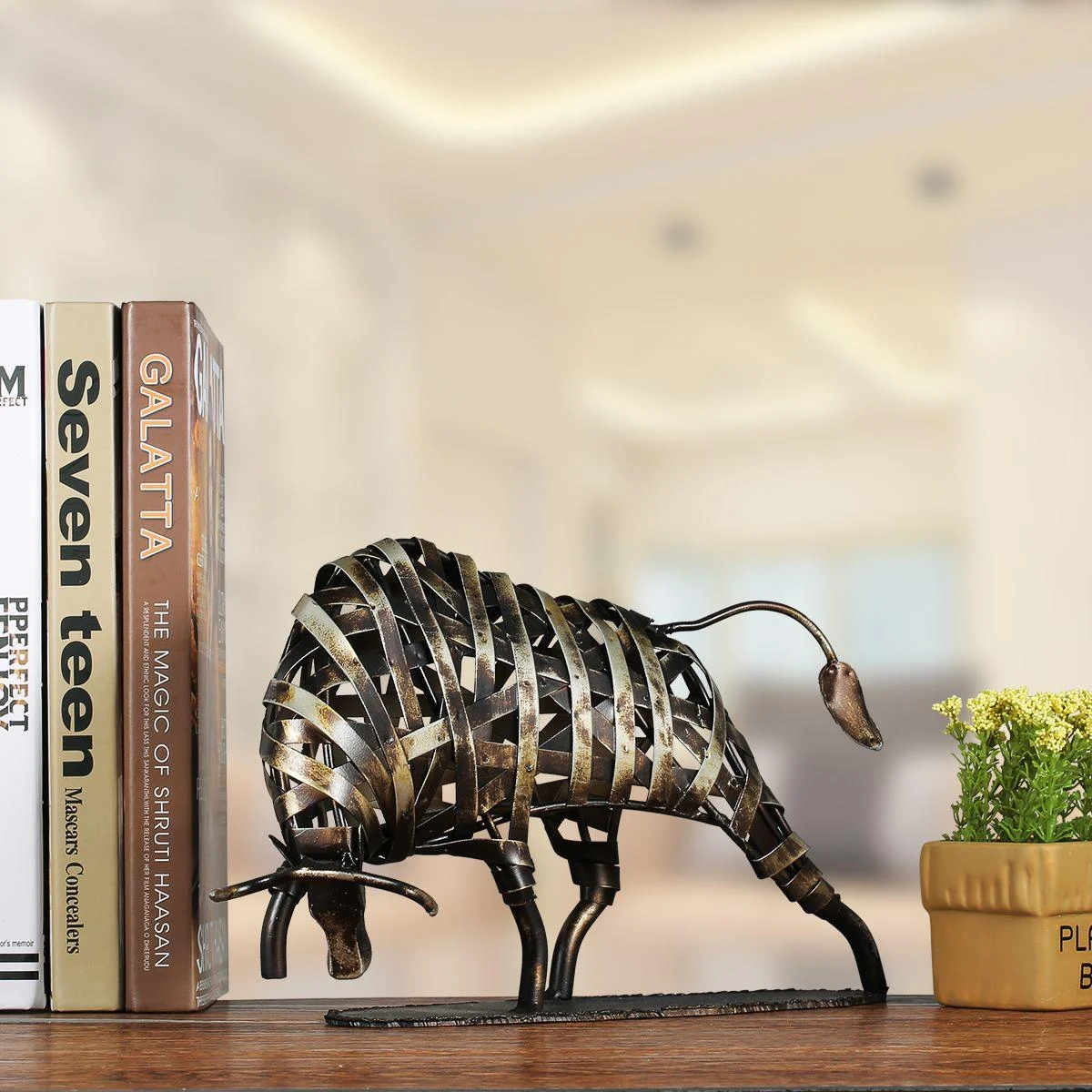Iron-made Braided Cattle Metal Home Decor Sculpture -