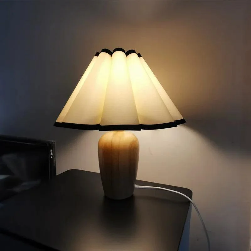 Japan Retro Wooden Table Lamp Fabric Desk Lighting Bedroom Bedside Lamp -