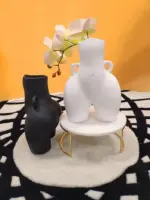 Jarahe Vases