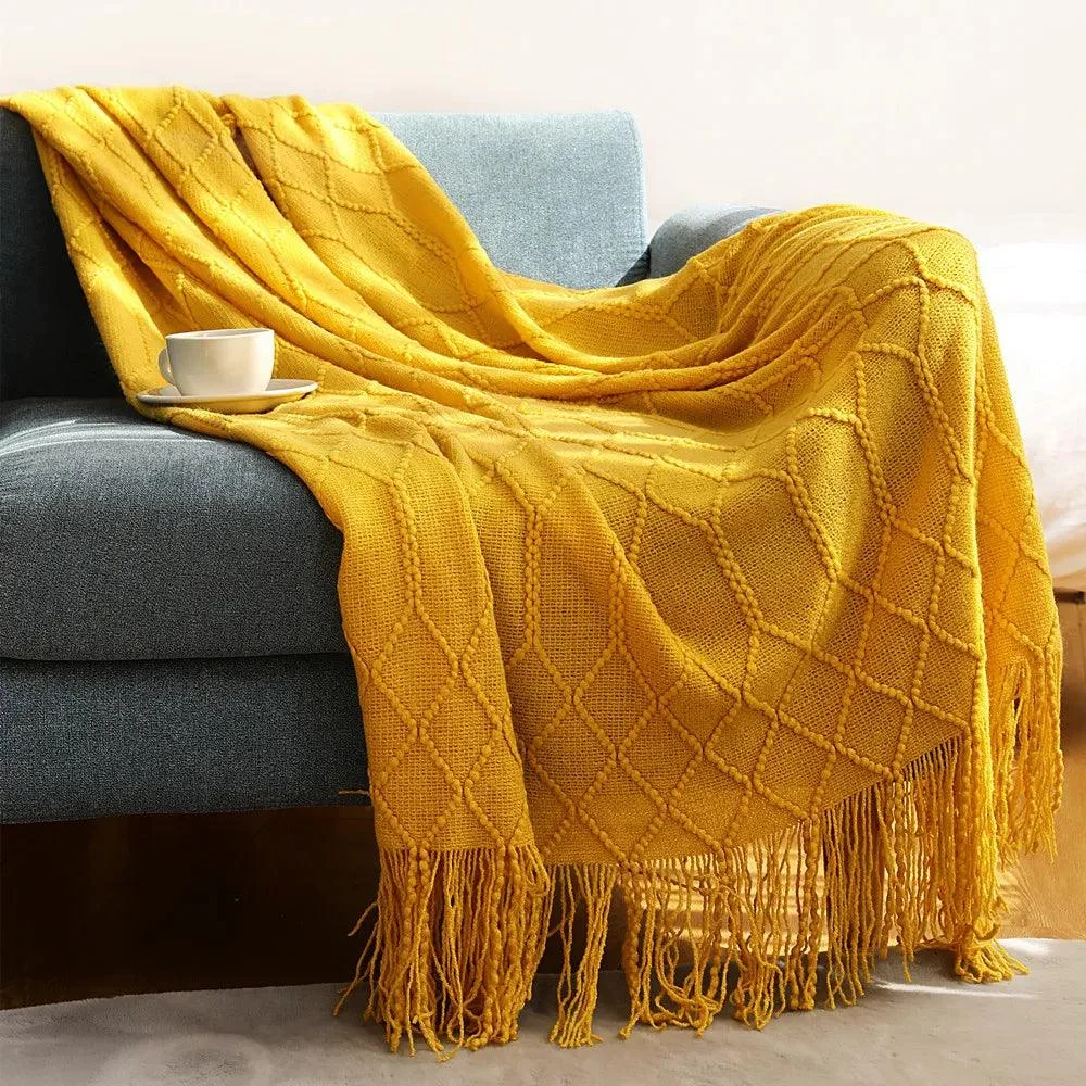 Knitted Waffle Blanket: Nordic Décor Elegance -