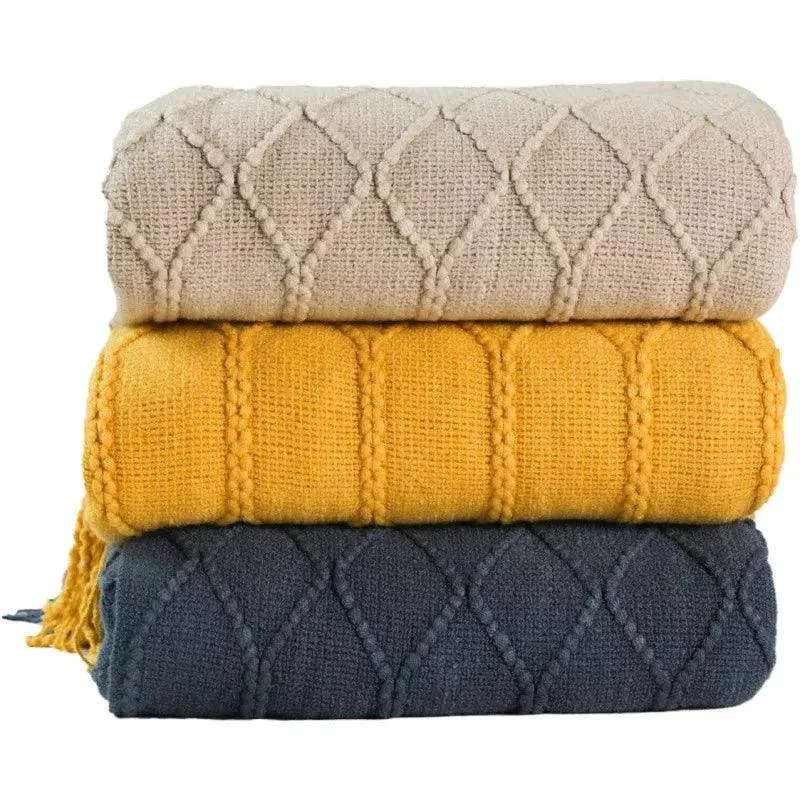 Knitted Waffle Blanket: Nordic Décor Elegance -