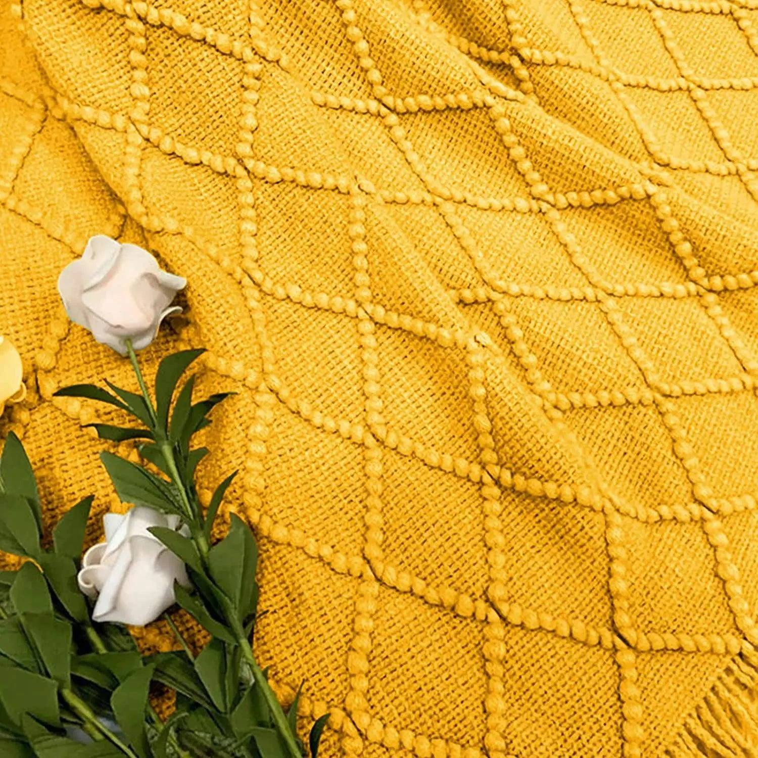 Knitted Waffle Blanket: Nordic Décor Elegance -