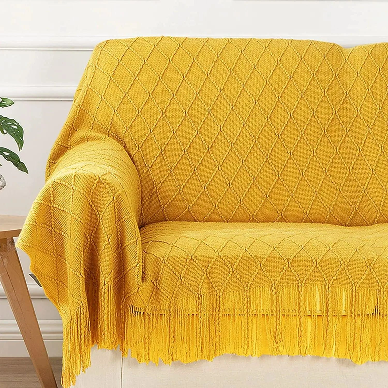 Knitted Waffle Blanket: Nordic Décor Elegance -