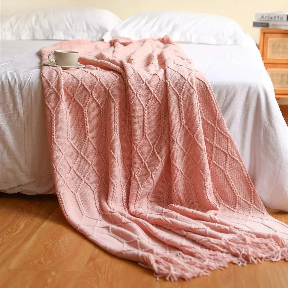 Knitted Waffle Blanket: Nordic Décor Elegance -