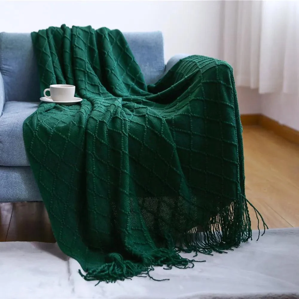 Knitted Waffle Blanket: Nordic Décor Elegance -