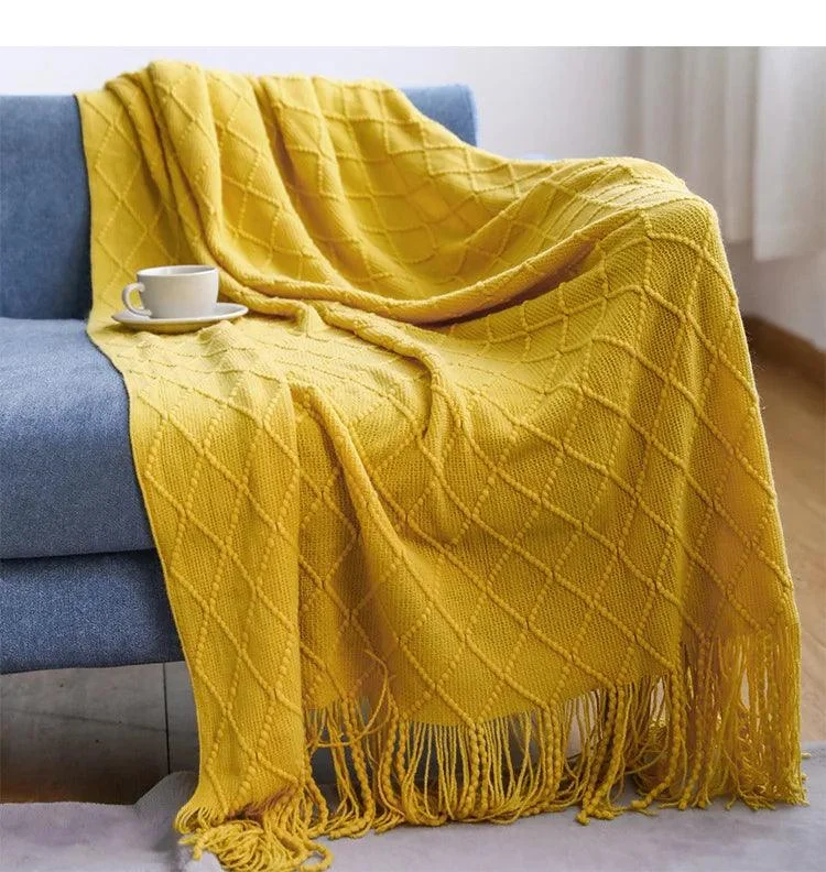 Knitted Waffle Blanket: Nordic Décor Elegance -